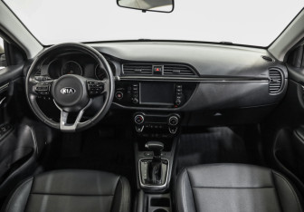 Подержанный автомобиль Kia Rio Hatchback 2019 года (10 фото)