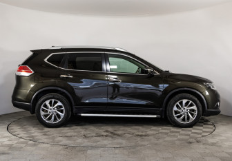 Подержанный автомобиль Nissan X-Trail 2017 года (4 фото)