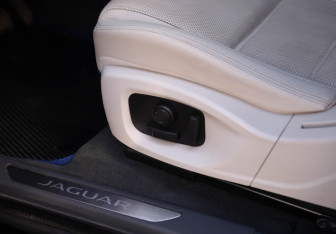 Подержанный автомобиль Jaguar E-Pace 2019 года (24 фото)