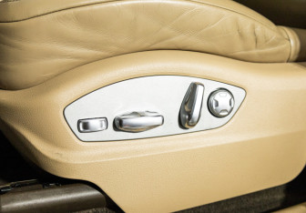 Подержанный автомобиль Porsche Macan 2015 года (16 фото)