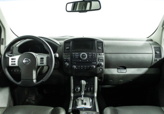 Подержанный автомобиль Nissan Pathfinder 2011 года (13 фото)