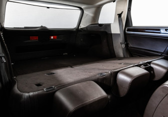 Подержанный автомобиль Volkswagen Touareg 2012 года (25 фото)