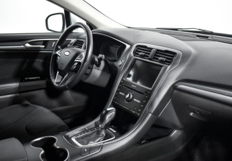 Подержанный автомобиль Ford Mondeo Sedan 2019 года (12 фото)