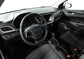Подержанный автомобиль Hyundai Solaris Sedan 2021 года (11 фото)