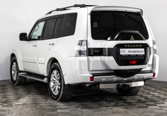 Подержанный автомобиль Mitsubishi Pajero 2019 года (7 фото)