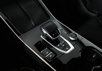 Подержанный автомобиль Omoda C5 2023 года (17 фото)