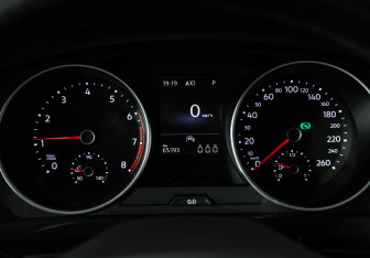 Подержанный автомобиль Volkswagen Tiguan 2021 года (12 фото)