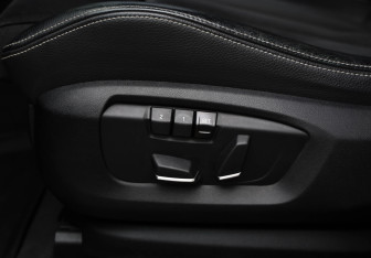 Подержанный автомобиль BMW X6 2018 года (21 фото)