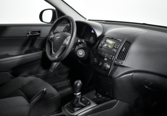 Подержанный автомобиль Hyundai i30 Hatchback 2011 года (13 фото)