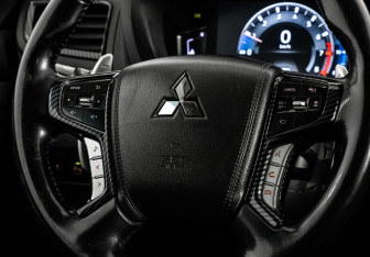 Подержанный автомобиль Mitsubishi Pajero Sport 2020 года (12 фото)