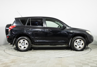 Подержанный автомобиль Toyota RAV4 2008 года (4 фото)