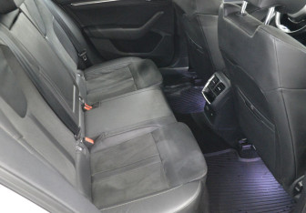 Подержанный автомобиль Skoda Octavia Liftback 2020 года (13 фото)