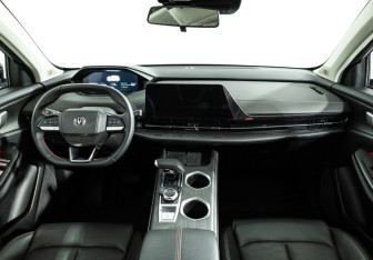 Подержанный автомобиль Changan UNI-S 2024 года (13 фото)