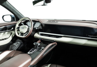 Подержанный автомобиль Geely Monjaro 2023 года (9 фото)