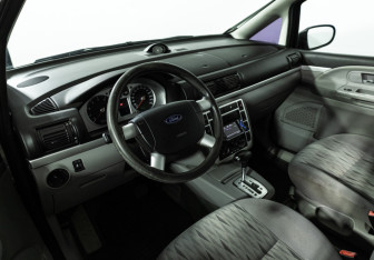 Подержанный автомобиль Ford Galaxy 2002 года (11 фото)