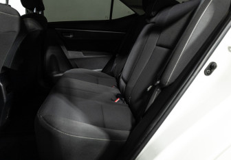 Подержанный автомобиль Toyota Corolla Sedan 2016 года (10 фото)