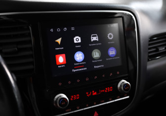 Подержанный автомобиль Mitsubishi Outlander 2021 года (16 фото)