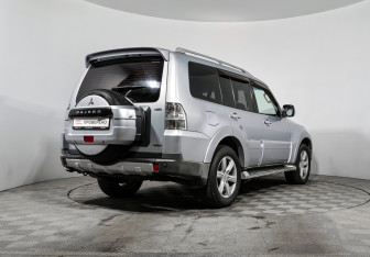 Подержанный автомобиль Mitsubishi Pajero 2008 года (5 фото)
