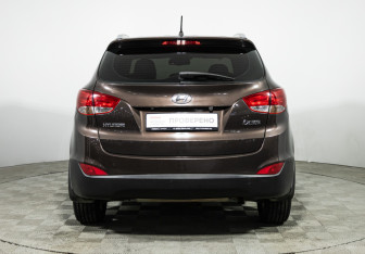 Подержанный автомобиль Hyundai ix35 2012 года (6 фото)