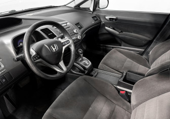 Подержанный автомобиль Honda Civic Sedan 2007 года (9 фото)