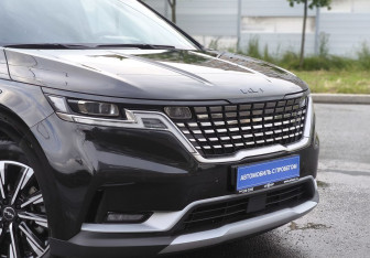 Подержанный автомобиль Kia Carnival 2021 года (7 фото)