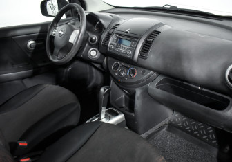 Подержанный автомобиль Nissan Note 2011 года (13 фото)