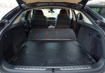 Подержанный автомобиль BMW X6 2017 года (34 фото)