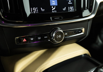 Подержанный автомобиль Volvo V90 2018 года (18 фото)