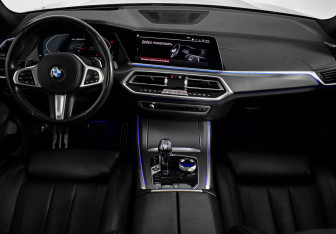 Подержанный автомобиль BMW X5 2020 года (25 фото)
