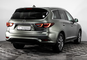 Подержанный автомобиль Infiniti QX60 2016 года (7 фото)