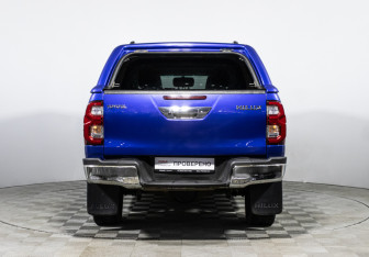 Подержанный автомобиль Toyota Hilux 2020 года (6 фото)