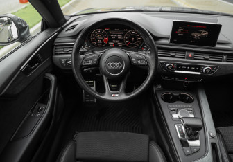 Подержанный автомобиль Audi A5 Coupe 2016 года (15 фото)