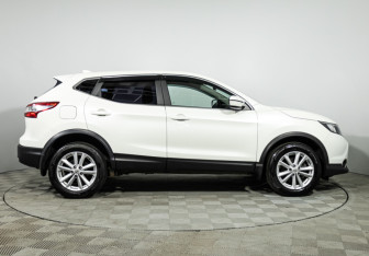 Подержанный автомобиль Nissan Qashqai 2018 года (4 фото)