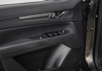 Подержанный автомобиль Mazda CX-5 2021 года (18 фото)
