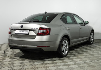Подержанный автомобиль Skoda Octavia Liftback 2019 года (5 фото)