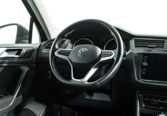 Подержанный автомобиль Volkswagen Tiguan 2021 года (18 фото)