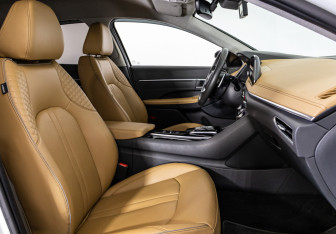 Подержанный автомобиль Hyundai Sonata 2022 года (27 фото)