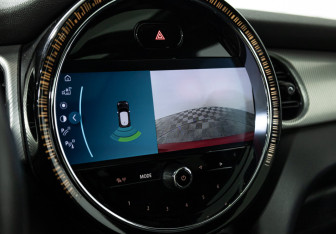 Подержанный автомобиль MINI Hatch 2021 года (16 фото)