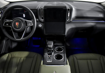 Подержанный автомобиль Hongqi HS3 2024 года (20 фото)