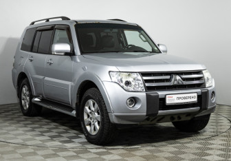 Подержанный автомобиль Mitsubishi Pajero 2011 года (3 фото)