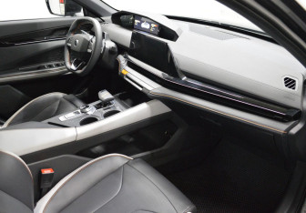 Подержанный автомобиль Changan UNI-V 2024 года (12 фото)