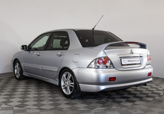 Подержанный автомобиль Mitsubishi Lancer Sedan 2007 года (7 фото)