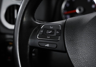 Подержанный автомобиль Volkswagen Tiguan 2015 года (14 фото)