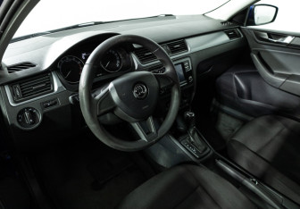 Подержанный автомобиль Skoda Rapid Liftback 2018 года (11 фото)