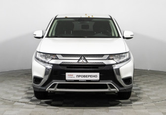 Подержанный автомобиль Mitsubishi Outlander 2018 года (2 фото)