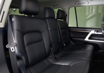 Подержанный автомобиль Toyota Land Cruiser Suv 2016 года (12 фото)