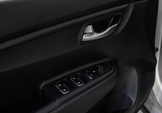 Подержанный автомобиль Kia Rio Hatchback 2019 года (18 фото)