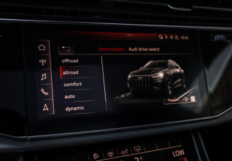 Подержанный автомобиль Audi Q8 2019 года (17 фото)