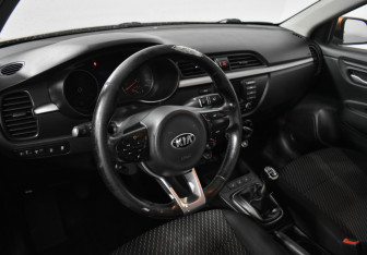 Подержанный автомобиль Kia Rio Sedan 2017 года (9 фото)