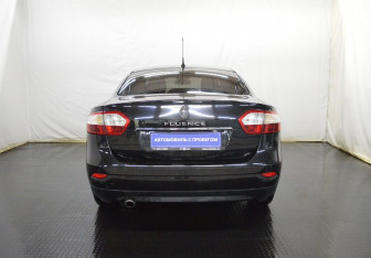 Подержанный автомобиль Renault Fluence 2011 года (6 фото)